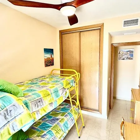 Refugio Con Piscina Junto Al Mar En *